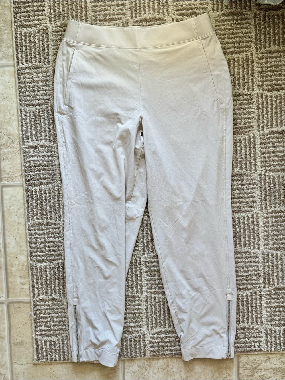Athleta Cream High Waisted Jogger Pants Flat Waistband Stretchy Women’s Size 10 - Picture 2 of 10